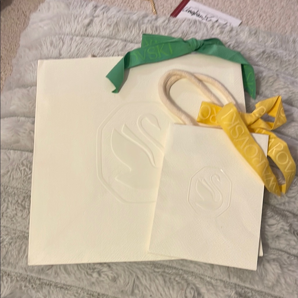 Luxury Brand Cream Gift Bags With Green And Yellow Ribbons Luxury Brand Cream Gift Bags With Green And Yellow Ribbons